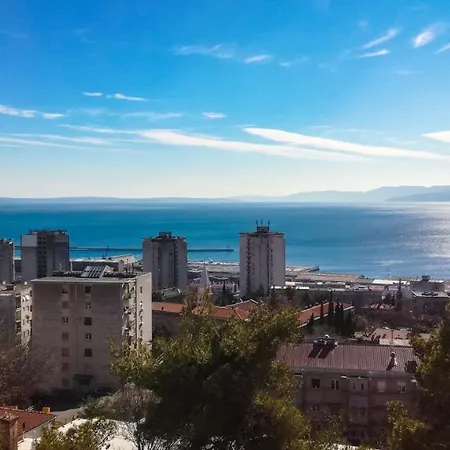 Sea And Mountain Apartment *